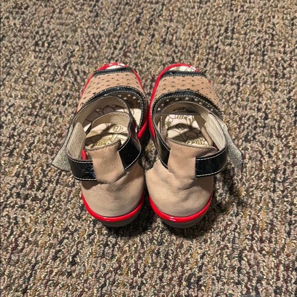 Fly London Tan and Black Strappy Sandals - Picture 4 of 6